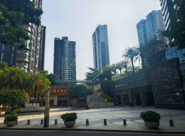 期货配资门户 海景被遮挡 价格跌一半？深圳湾“海景天花板”二手房遭新盘“截胡”