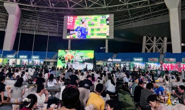 正规配资炒股 青岛啤酒节：国潮与激情碰撞 各地共飨夏日狂欢盛宴